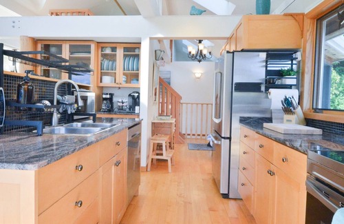 Fanny Bay House | 360 Wrap Around Deck w/ Mountain Sunset/Ocean View