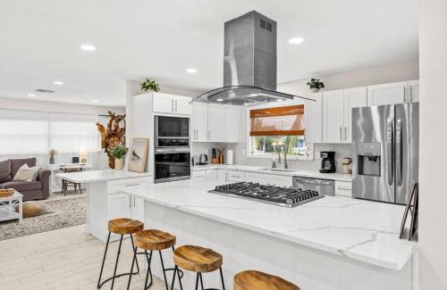 Venetian Way House | 368 Carmine Dr