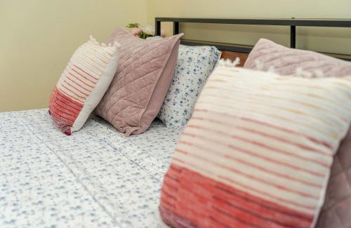 Quincy Apartment | Cozy Townhouse in Greater Boston: Family & Pet Friendly