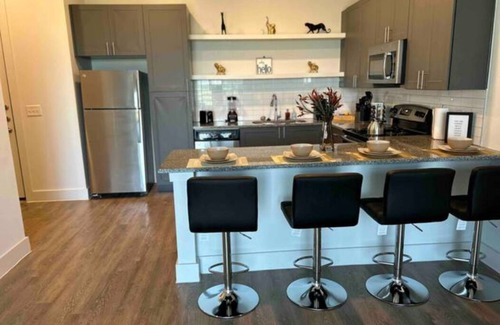 Pflugerville Apartment | Cozy King Room with Family-Friendly Resort Amenities