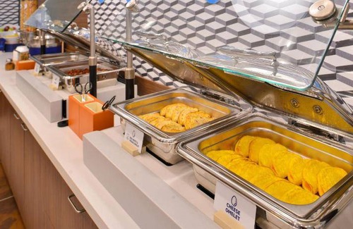 Gulf Shores Hotel | Cozy 4-Star Hotel with Pool and Pet-Friendly Amenities