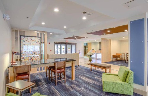 Gulf Shores Hotel | Cozy 4-Star Hotel with Pool and Pet-Friendly Amenities