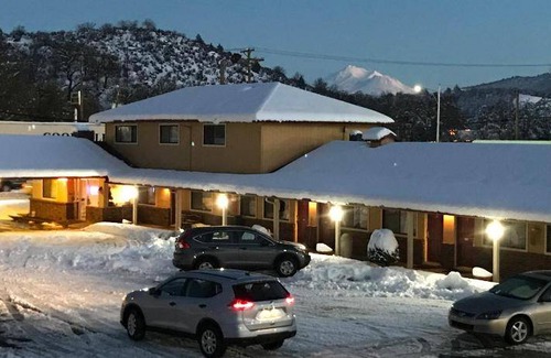 Yreka Hotel | Spacious 37 m² Motel for 10 Guests with Pool & Pets Welcome