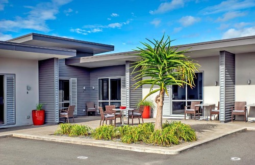 Whakatane Hotel | Experience Comfort at 37 The Landing Motel - Oceanfront Views