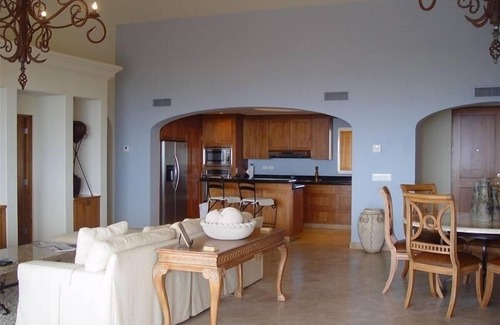 Zona Hotelera Villa | Oceanfront Penthouse in Cabo: 10/10 Guest Rated Comfort