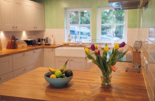 Loch Tay House | Spacious 3-Bedroom House for Up to 6 Guests – Pet Friendly