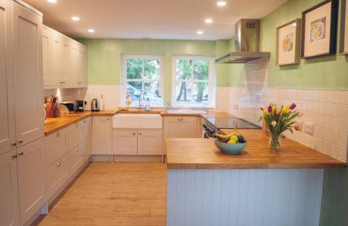 Loch Tay House | Spacious 3-Bedroom House for Up to 6 Guests – Pet Friendly