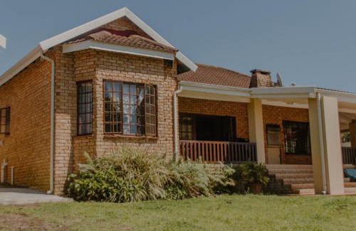 Port Edward House | Inviting 373 on Bristol Home: Pet-Friendly with Pool Access