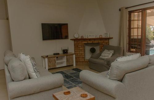 Port Edward House | Inviting 373 on Bristol Home: Pet-Friendly with Pool Access