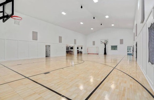 Niles House | Experience 38 Acres with Indoor Pool & Gym Near ND