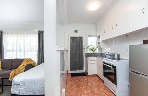 Kohimarama Hotel | Pet Friendly Motel for 10 Guests - Rated 8/10 by Travelers