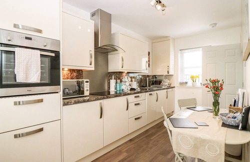 Elgin Cottage | Relax at 38 THE VIEWS with Garden in Elgin
