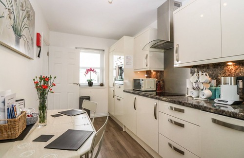 Elgin Cottage | Relax at 38 THE VIEWS with Garden in Elgin