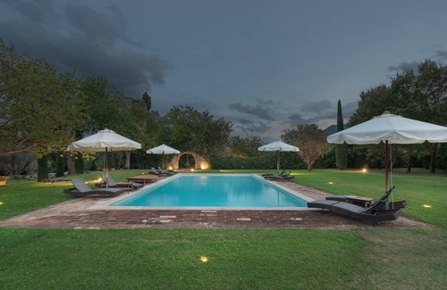 Cetona Villa | Spacious Villa with Pool for 12 Guests in Tranquil Setting