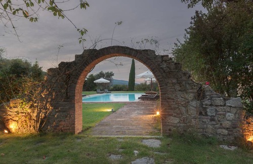 Cetona Villa | Spacious Villa with Pool for 12 Guests in Tranquil Setting