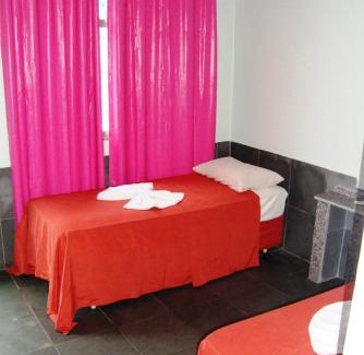 Itaguai Hotel | Budget-Friendly Stay at Pousada Alojamento Fragoso with Pool
