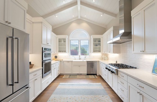 Hatton Fields House | Experience 3888 Seas the Day: Mountain Views & Poolside Fun