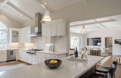 Hatton Fields House | Experience 3888 Seas the Day: Mountain Views & Poolside Fun