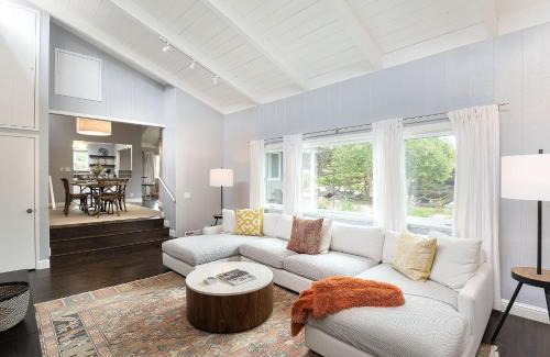 Del Monte Forest House | Pet-Friendly Retreat at 3890 Cypress Rest Home