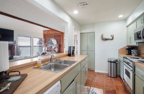 Matagorda Condo | Coastal Condo: Your Ideal Spot for a Beach Getaway