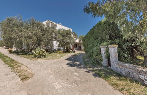 Noci House | Trullo Pozzo Diomede: Family-Friendly Stay with Pool Access