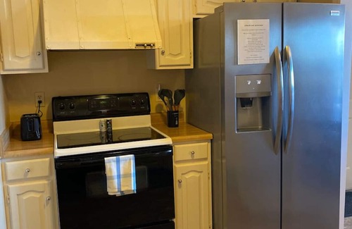 Englewood House | Cozy Ed's Englewood Home with Kitchen & Breakfast Amenities