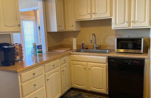 Englewood House | Cozy Ed's Englewood Home with Kitchen & Breakfast Amenities