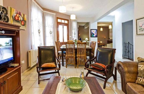 Peristerona Villa | Spacious 5-Bedroom Villa with Pool for Unforgettable Stays