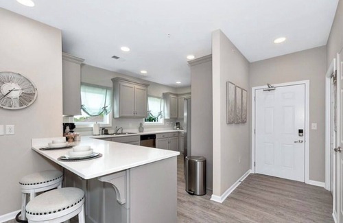 Huntsville Apartment | 3A Charming new 2-bedroom apartment n10 m from aquatic ct downtown& hospital