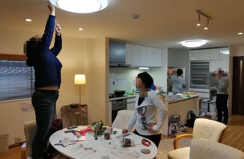Naniwa House | Cozy Room with Kitchen & Spa Amenities for Families