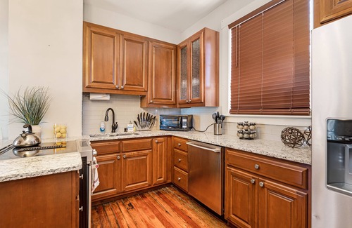 Columbus House | Pet-Friendly 3B En-suite Near Columbus AFB & Art District