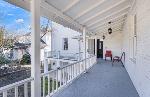 Columbus House | Pet-Friendly 3B En-suite Near Columbus AFB & Art District
