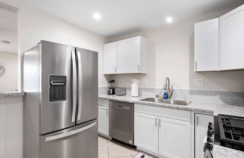 Fresno House | Cozy 3B/2Bth Retreat with Spa and Pet-Friendly Perks