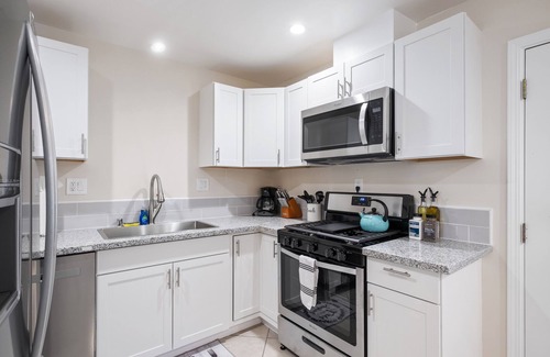 Fresno House | Cozy 3B/2Bth Retreat with Spa and Pet-Friendly Perks
