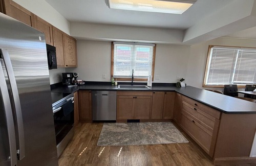 Negaunee House | Scenic 3B Retreat with Ocean and Lake Views