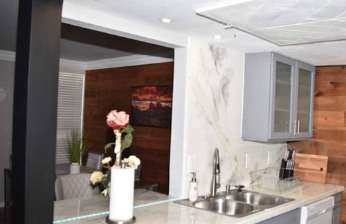 Grand Prairie Condo | Elegant 3B Condo with Kitchen & Pet-Friendly Amenities