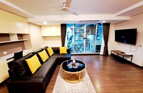 Khlong Toei Nuea House | Prime 2-Bedroom Retreat Near Asoke BTS with Pool