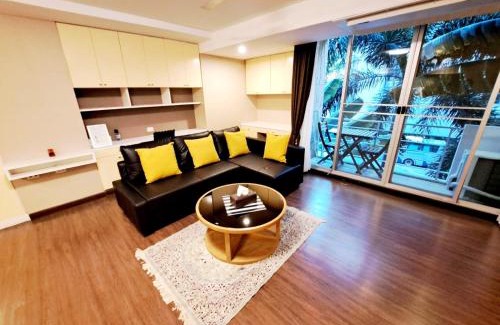 Khlong Toei Nuea House | Prime 2-Bedroom Retreat Near Asoke BTS with Pool
