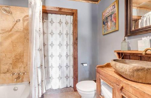 Scenic View West House | Inviting 3b2b Hidden Oasis in the Hills Near Downtown