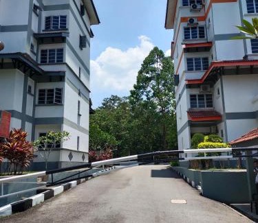 Hulu Selangor Apartment | Family-Friendly 3B2R Unit at Seruni Service Apartment