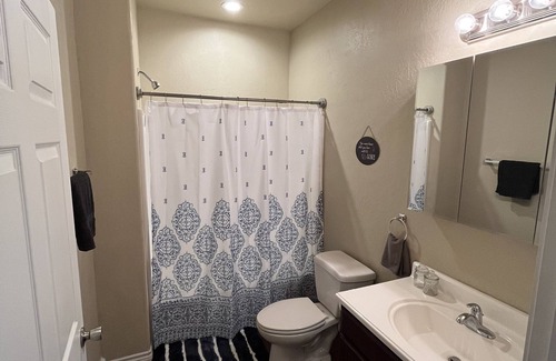 Longview House | Family-Friendly 3BD Home in Heart of Longview with Kitchen