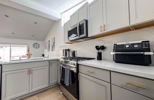 Southwest Anaheim House | Charming 3BD/2BA Retreat Near Disney with Great Amenities