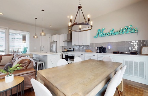 Nashville House | Modern Townhouse Retreat: 10/10 Guest Rated & Pet Friendly