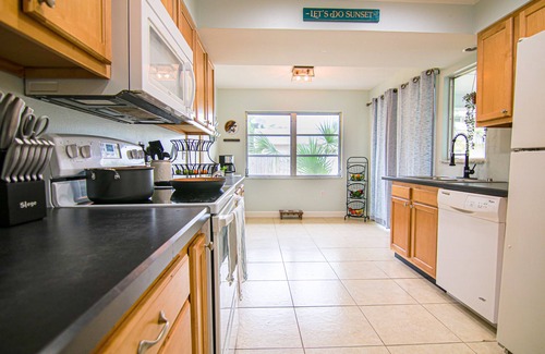 Sarasota House | Family-Friendly Siesta Key Retreat with Game Room & Oceanview
