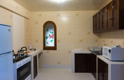 Macrodistrito Sur House | Cozy Calacoto Secret Garden: Family-Friendly with Wi-Fi