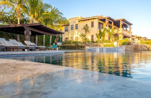 San Jose del Cabo Apartment | Guest Rated 10/10: Beach Club Retreat with Hot Tub