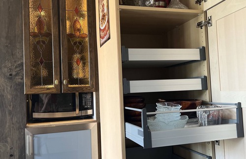 Sainte-Marie Apartment | Prime 3-Bedroom Stay with WiFi & Pool Near Frontenac Metro