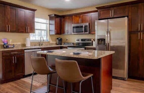 Greater Northdale House | Pet-Friendly 3BR Home near Tampa with Spa & Breakfast