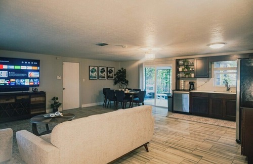 Greater Northdale House | Beautiful 3-Bedroom Lake Home in Tampa/Lutz with Spa
