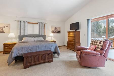 Blue Rock Springs House | Family-Friendly 3BDR Mountain Retreat with Scenic Views